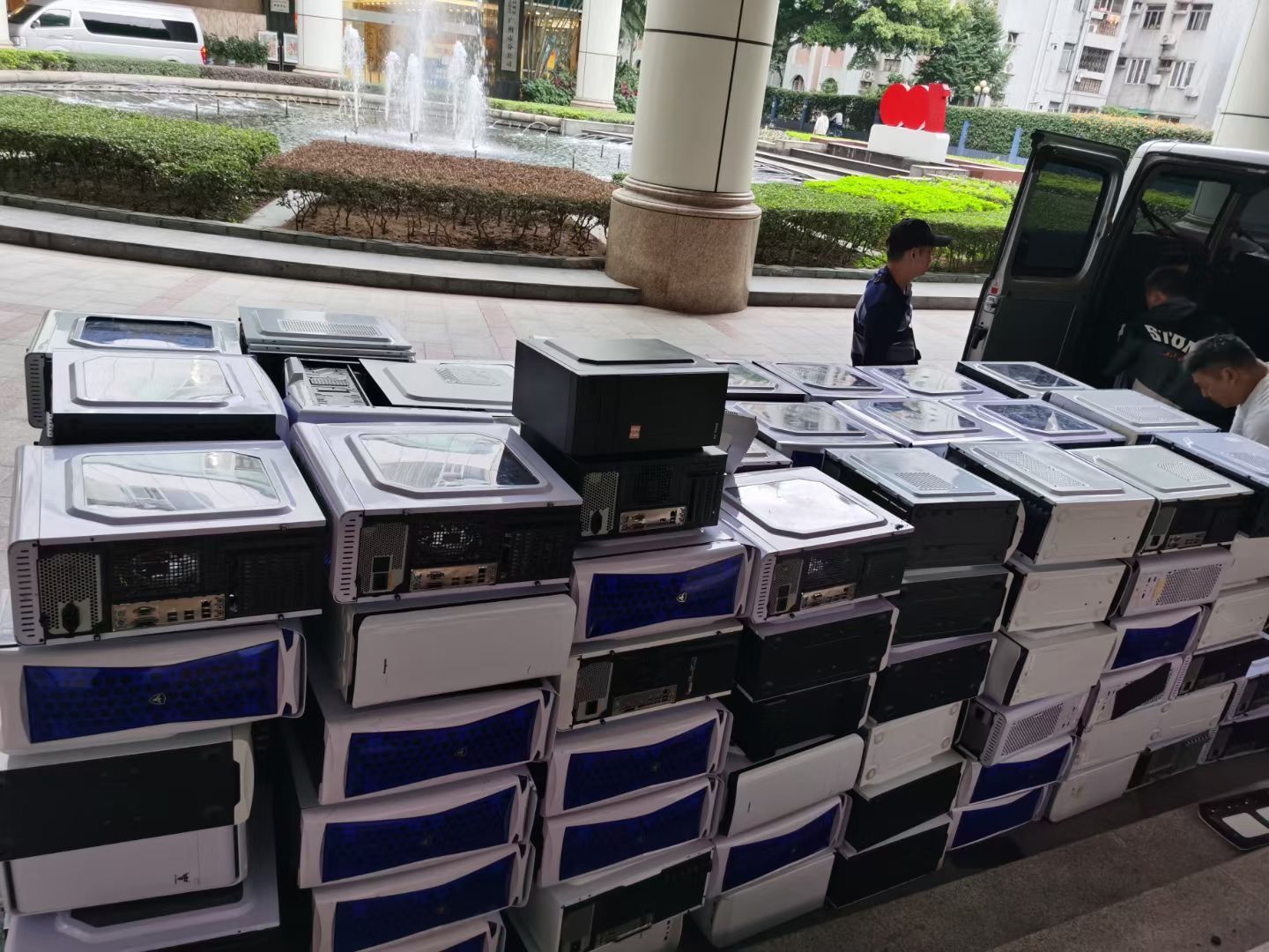 深圳專業(yè)回收：品牌主機(jī)、顯示器設(shè)備等(圖2)