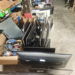 深圳回收電腦顯示屏，顯示器設(shè)備處理